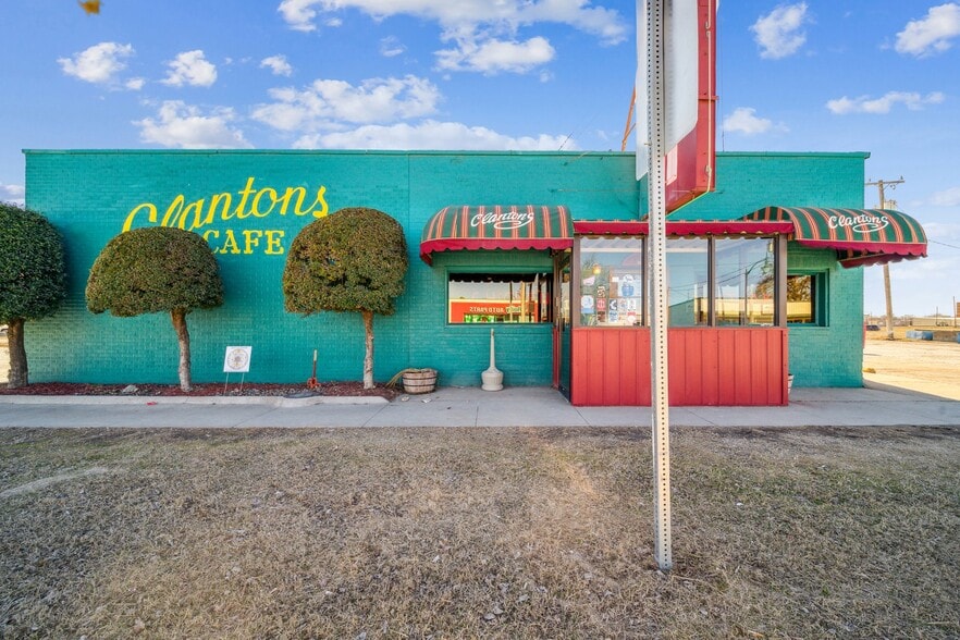 319 E Illinois Ave, Vinita, OK for sale - Building Photo - Image 3 of 46
