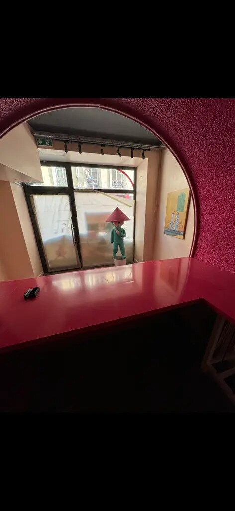 Retail in Paris for lease Lobby- Image 1 of 9