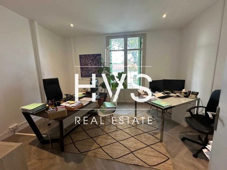 Office in Aix-en-Provence for lease - Interior Photo - Image 1 of 8