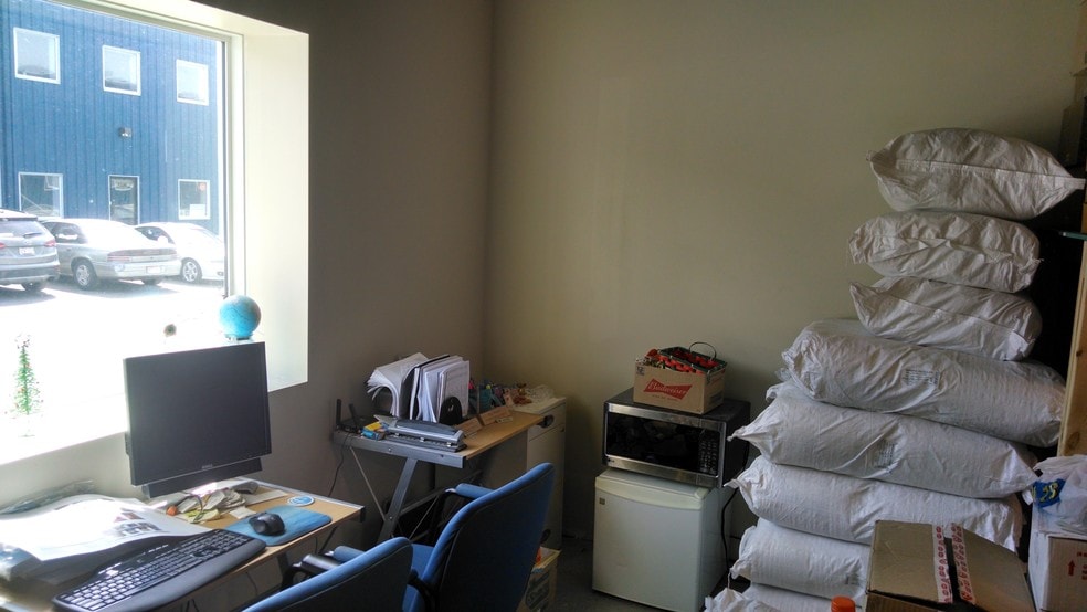 8800 Venture Ave SE, Calgary, AB for lease - Interior Photo - Image 3 of 45