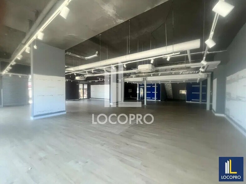 Retail in Nice for lease - Interior Photo - Image 3 of 6