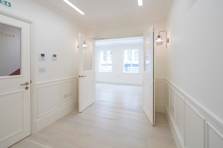 1 Cowcross St, London for lease - Interior Photo - Image 3 of 12