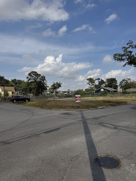 4605 Brookwoods Dr, Houston, TX for sale - Building Photo - Image 1 of 7