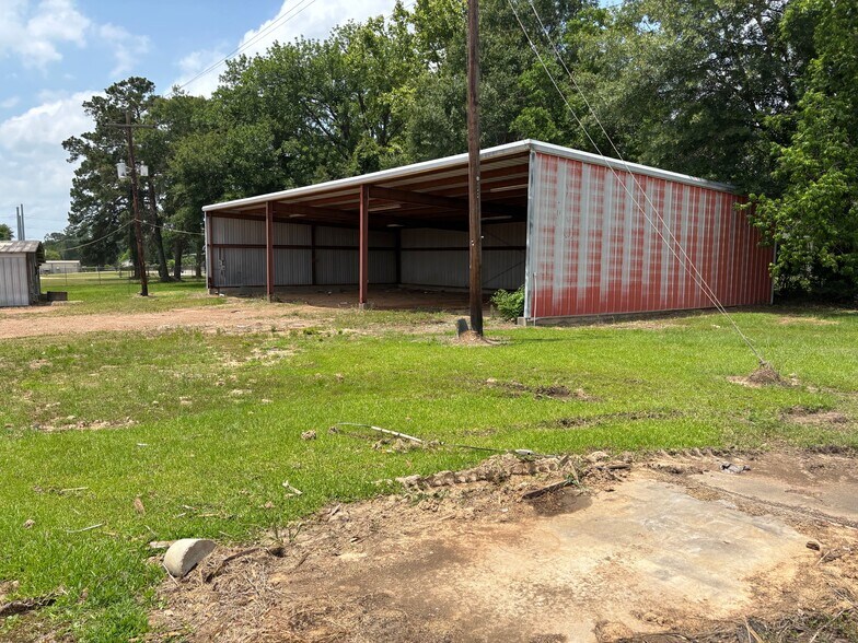 2114 E Davis St, Conroe, TX for lease - Building Photo - Image 2 of 7