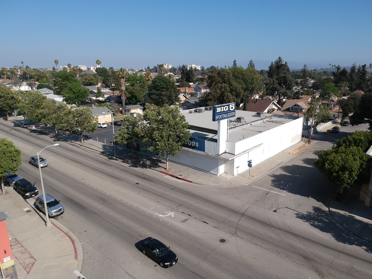 696 W Holt Ave, Pomona, CA 91768