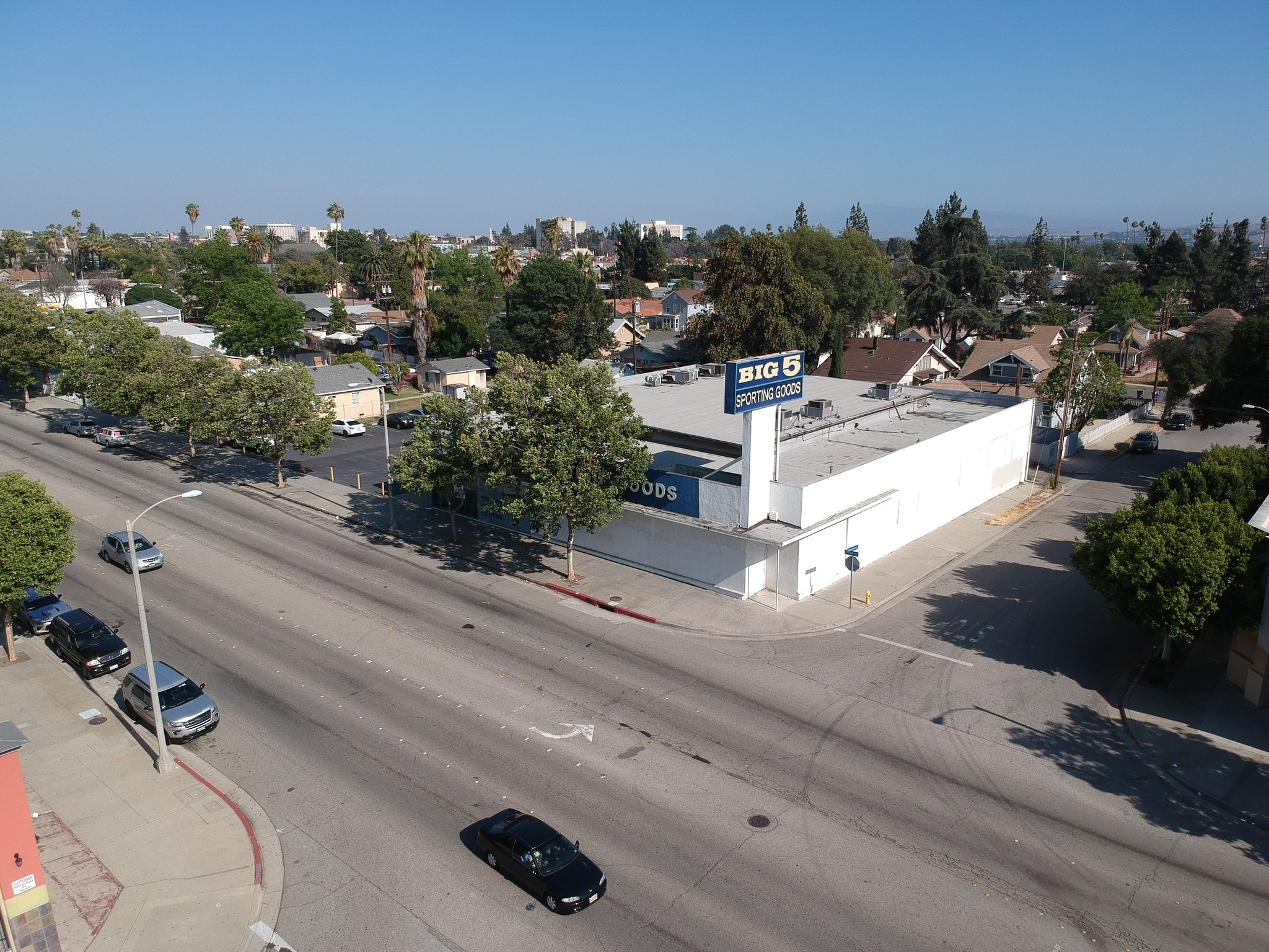696 W Holt Ave, Pomona, CA 91768