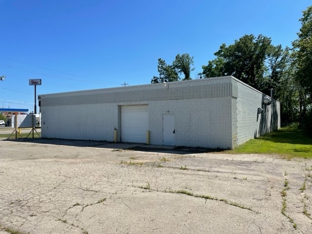 1331 Gillingham Rd, Neenah, WI for lease - Building Photo - Image 1 of 12