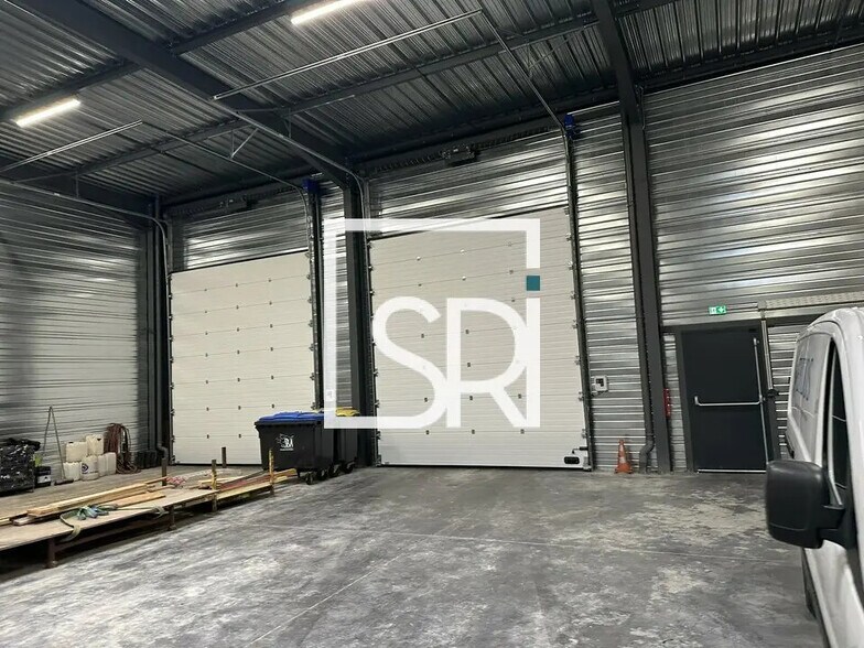 Industrial in Lezoux for lease - Building Photo - Image 2 of 10