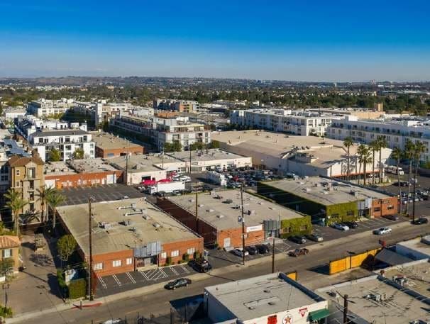 4112–4136 Del Rey portfolio of 6 properties for sale on LoopNet.com - Building Photo - Image 3 of 30