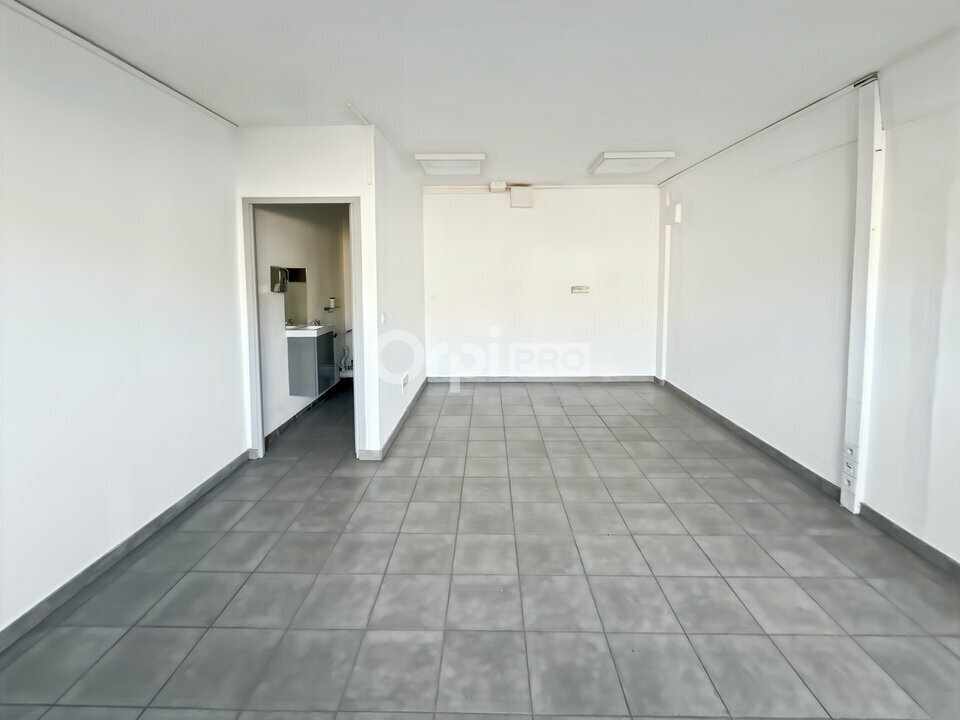 Office in Aubagne for lease Interior Photo- Image 1 of 6
