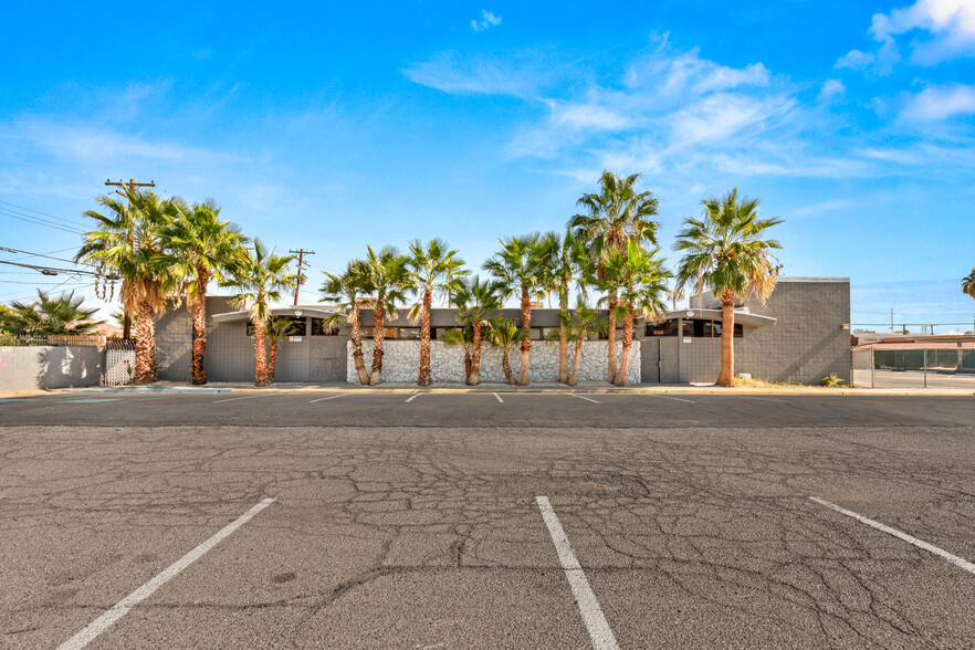 830 E Sahara Ave, Las Vegas, NV for sale - Building Photo - Image 1 of 40