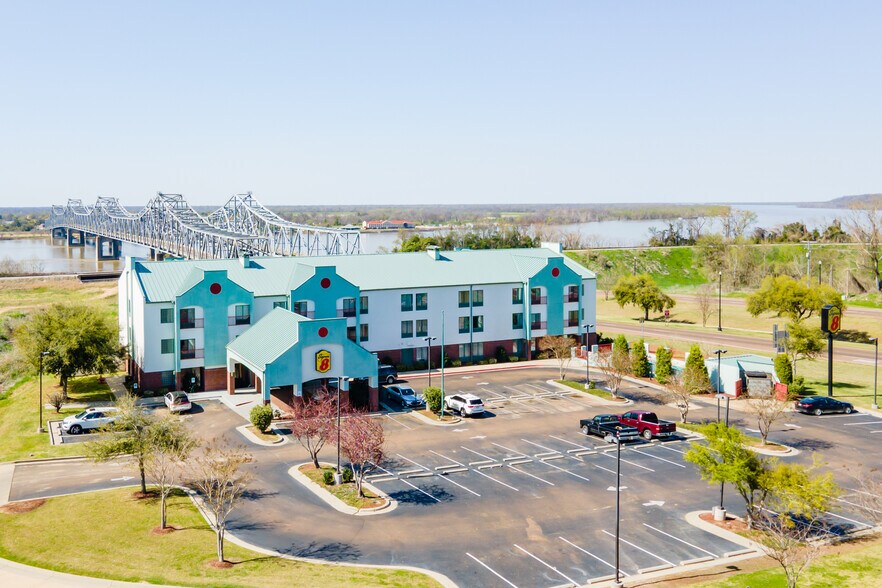 10 Grand Soleil Blvd, Natchez, MS for sale - Building Photo - Image 1 of 1