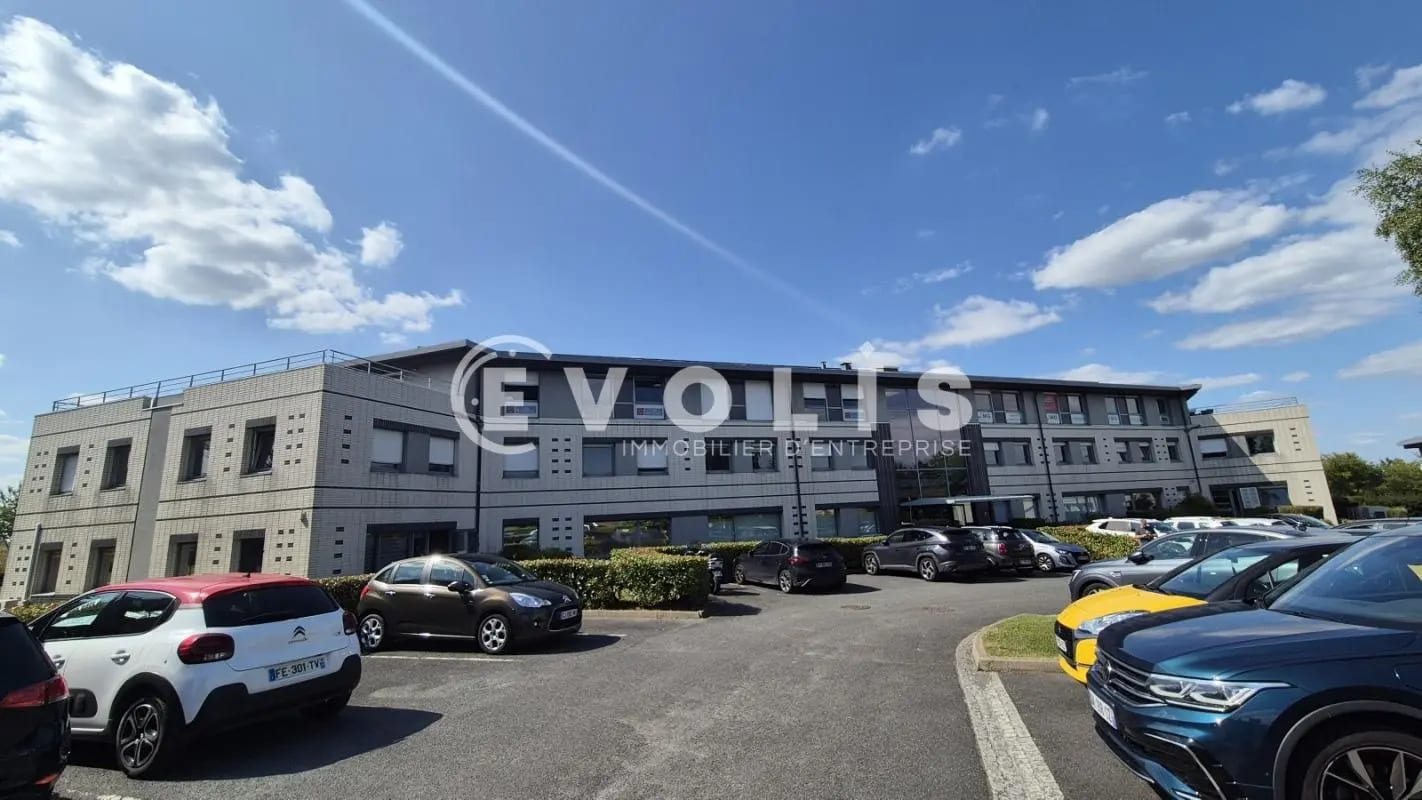 Office in Magny-le-Hongre for sale Building Photo- Image 1 of 5