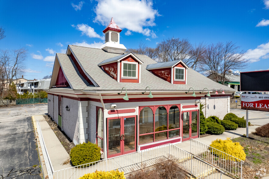 1883 Mineral Spring Ave, North Providence, RI for sale - Primary Photo - Image 1 of 6