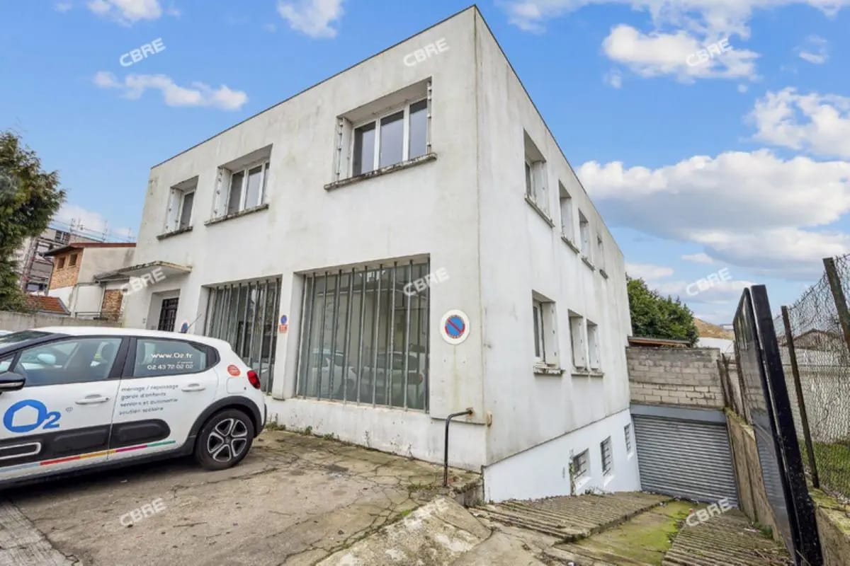 Flex in Châtillon for lease Building Photo- Image 1 of 14