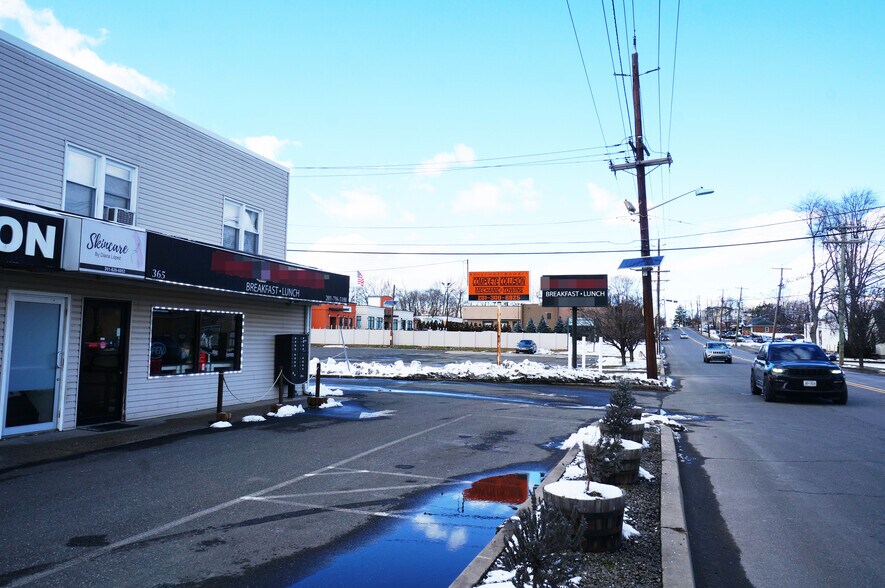 365 N Midland Ave, Saddle Brook, NJ for lease - Building Photo - Image 2 of 12