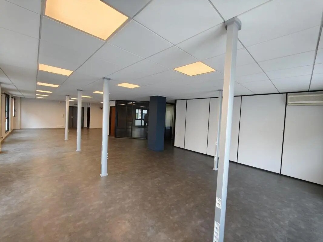 Office in Lille for sale Interior Photo- Image 1 of 3