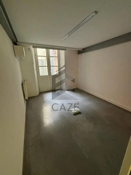 Office in Bordeaux for lease - Interior Photo - Image 3 of 8