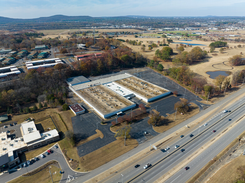 4000 Memorial Pky SW, Huntsville, AL for lease - Building Photo - Image 2 of 9