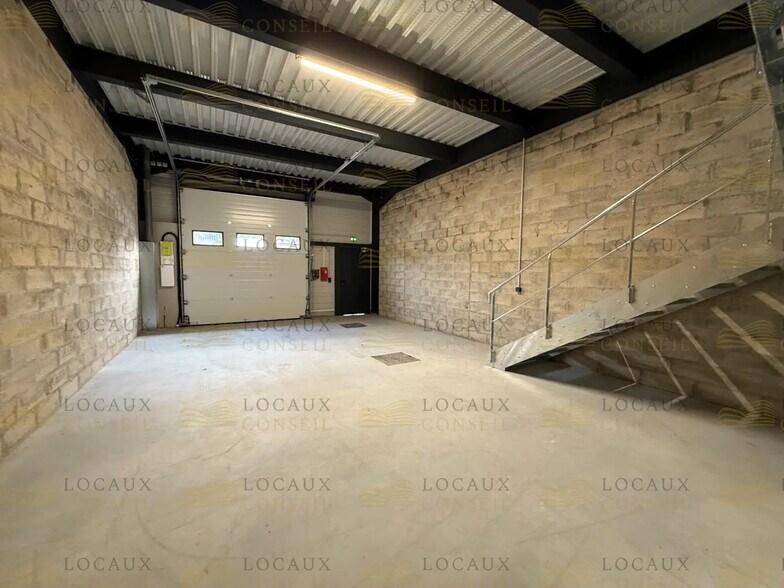 Flex in Épinay-sur-Seine for lease - Building Photo - Image 3 of 14