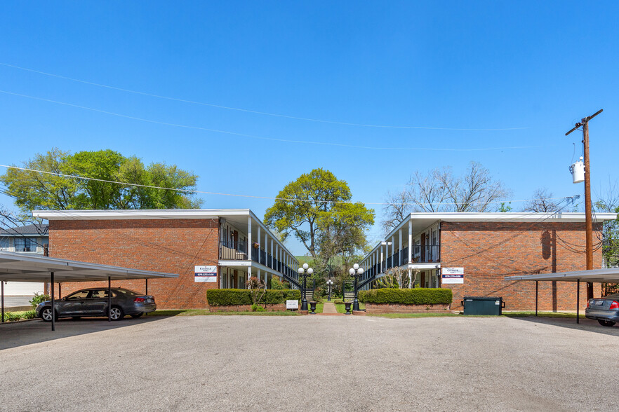 401 E Main St, Brenham, TX for sale - Building Photo - Image 2 of 35