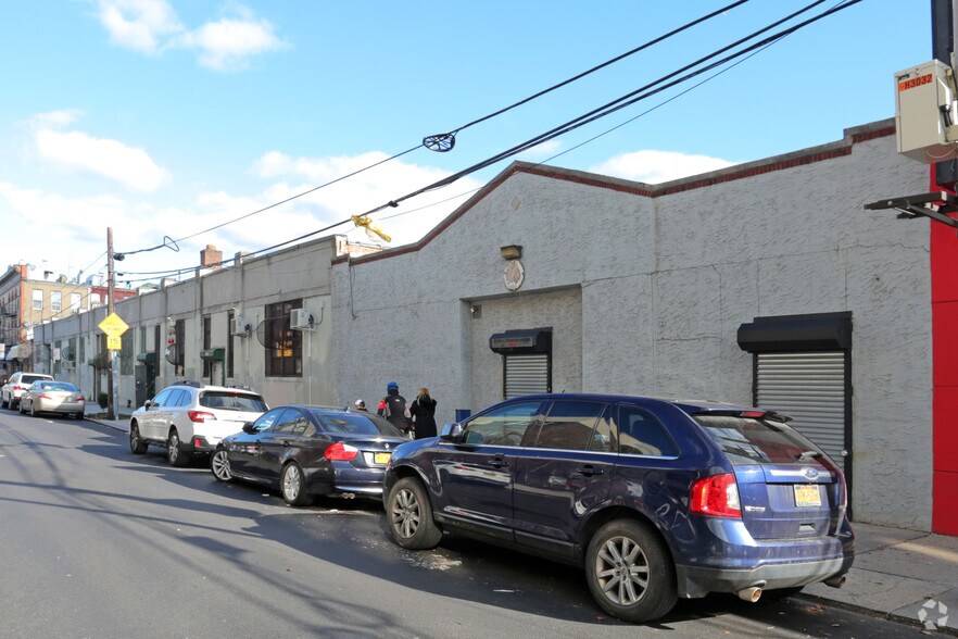 1716 Weirfield St, Ridgewood, NY for sale - Primary Photo - Image 1 of 1