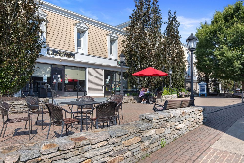 724 Boston Post Rd, Madison, CT for lease Primary Photo- Image 1 of 10