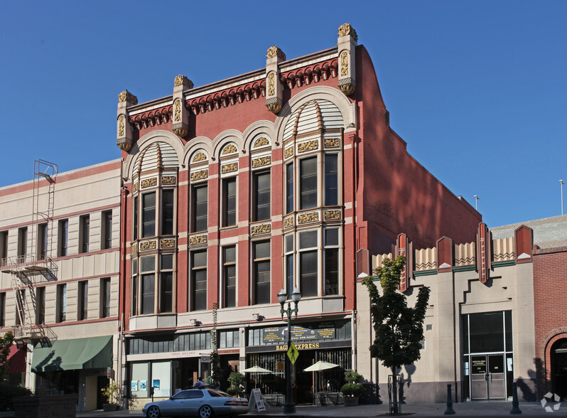 229-231 E Weber Ave, Stockton, CA for lease - Primary Photo - Image 1 of 18