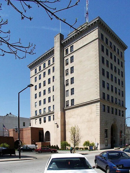 105 Court St, Elyria, OH for lease - Primary Photo - Image 1 of 2