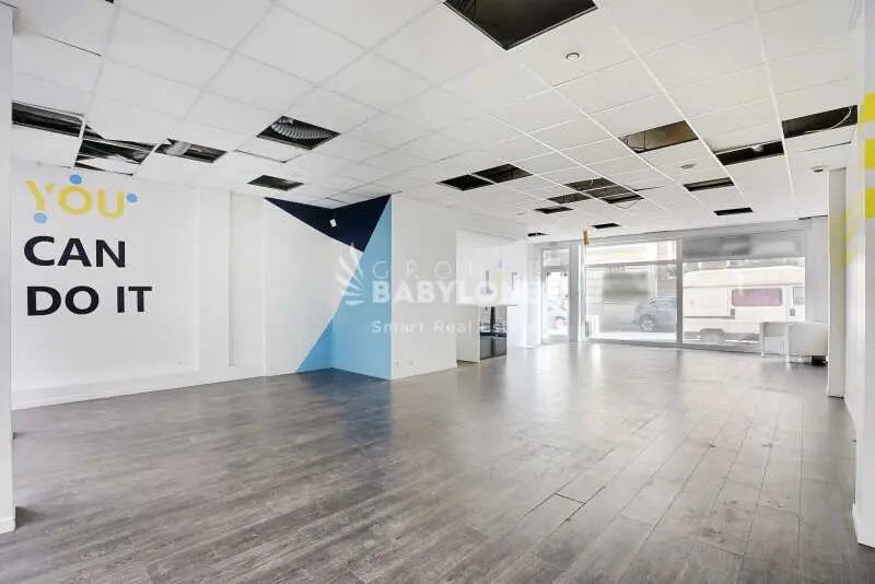 Retail in Malakoff for lease - Interior Photo - Image 1 of 8