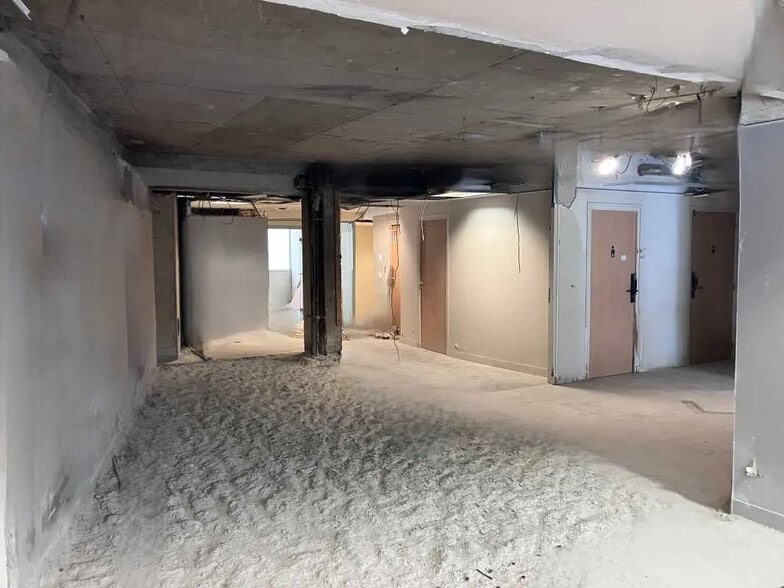 39 Rue Du Docteur Blanche, Paris for sale - Building Photo - Image 3 of 13