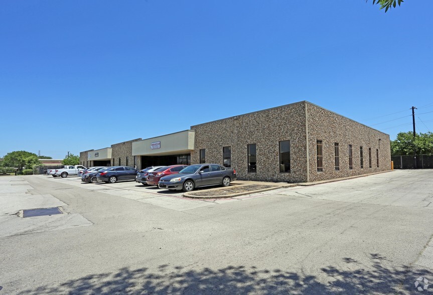 2636 Walnut Hill Ln, Dallas, TX for lease - Building Photo - Image 1 of 7