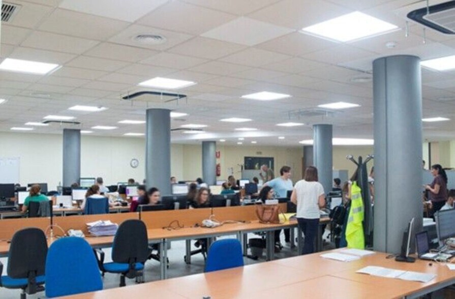 Office in SEVILLA for lease - Building Photo - Image 1 of 10