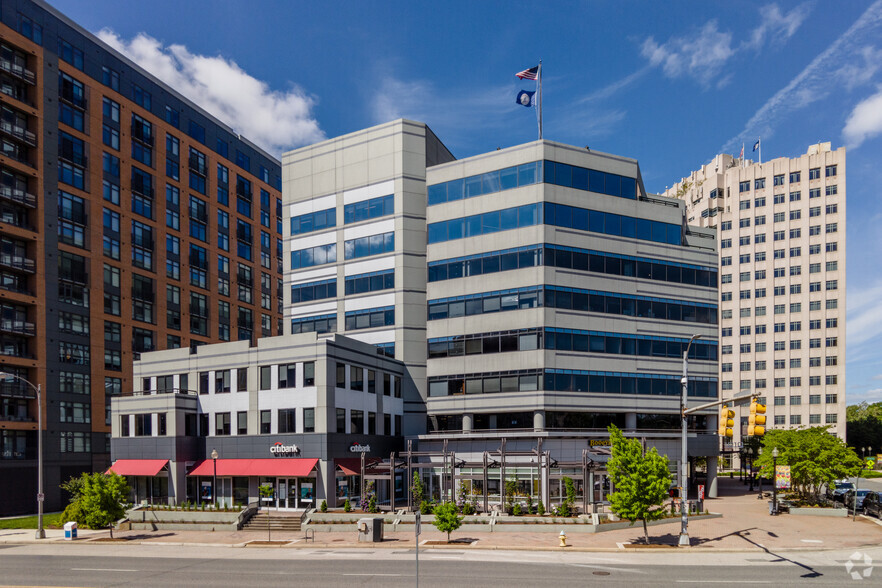 1010 N Glebe Rd, Arlington, VA for lease - Building Photo - Image 1 of 15