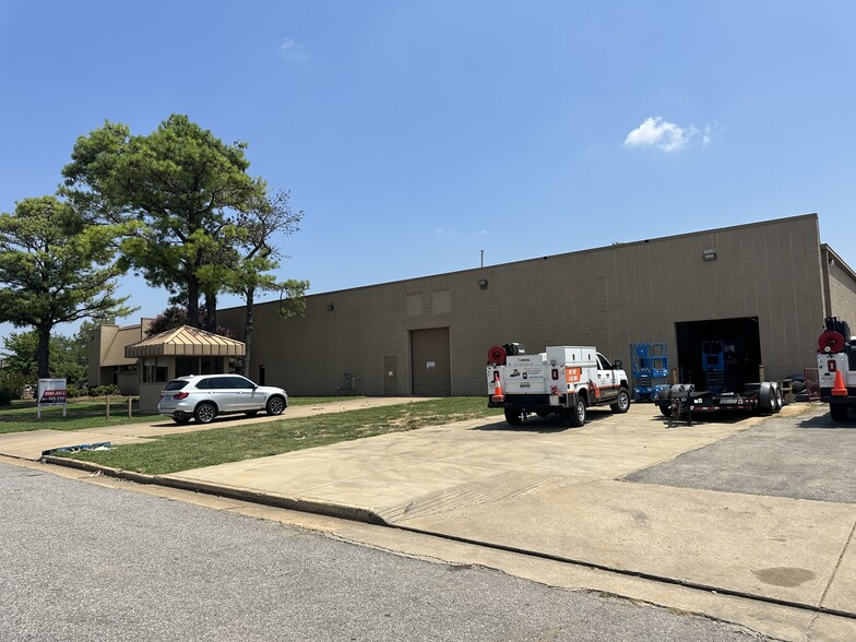 8706 Deerfield Dr, Olive Branch, MS for lease - Building Photo - Image 3 of 8