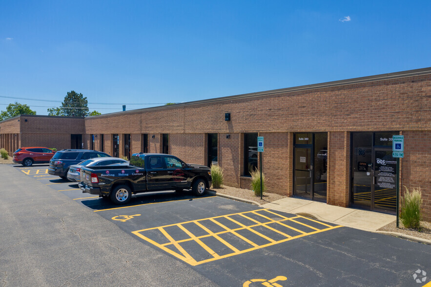 2400 Hassell Rd, Hoffman Estates, IL for lease - Building Photo - Image 3 of 6