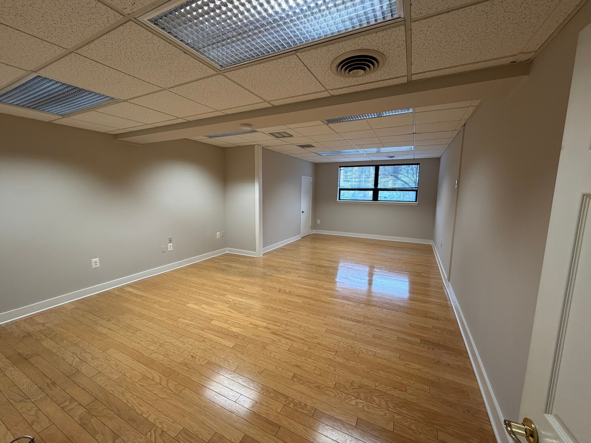 661 W Germantown Pike, Plymouth Meeting, PA for lease Interior Photo- Image 1 of 2