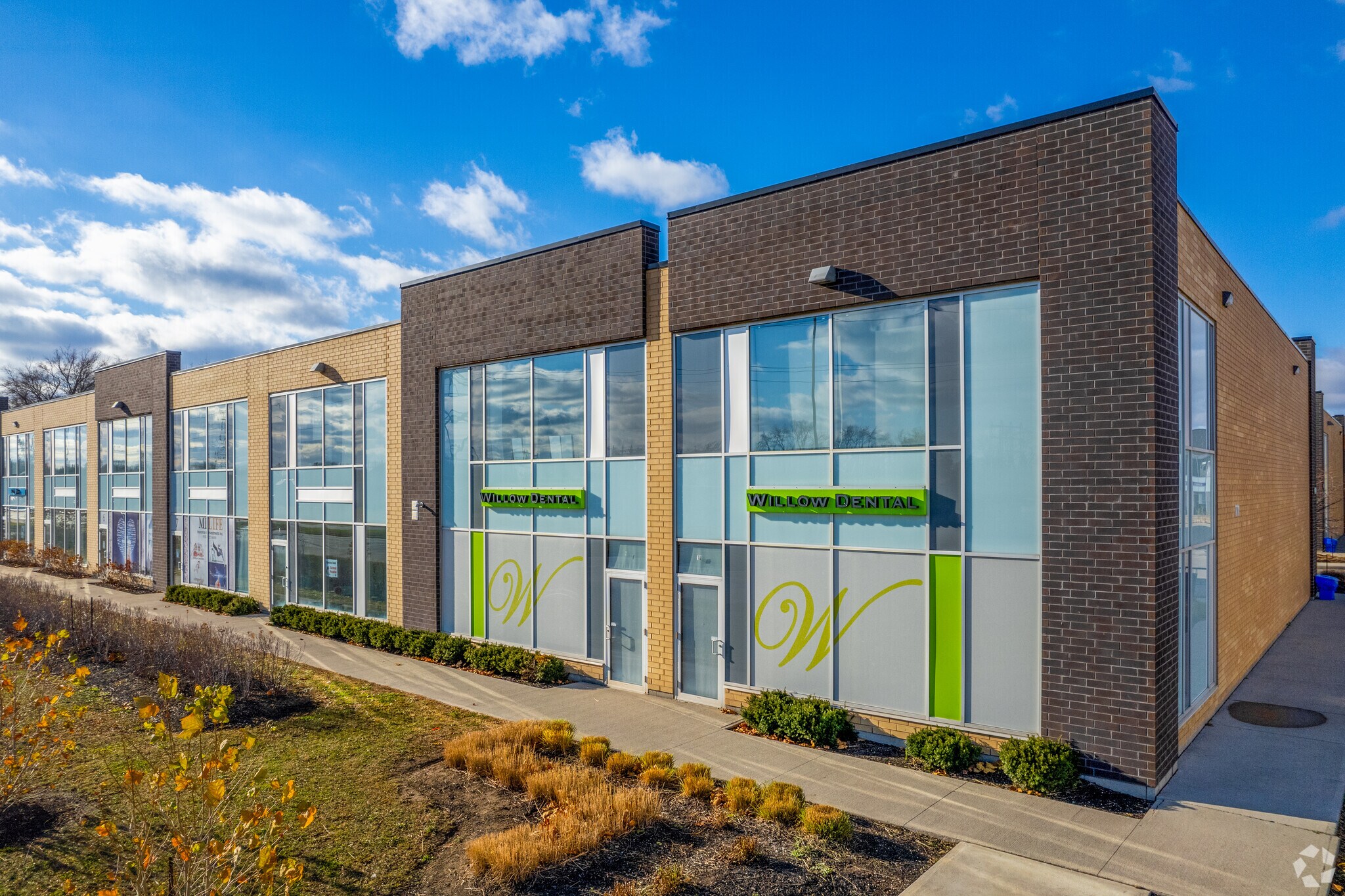 1235 Queensway E, Mississauga, ON for sale Primary Photo- Image 1 of 1