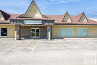750-768 Center Point Rd, Hiawatha, IA for lease Interior Photo- Image 1 of 17