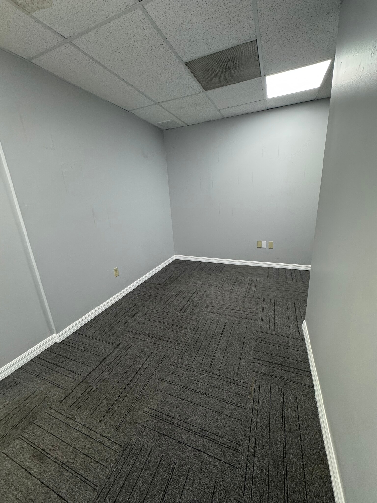 Office/Medical in Palm Harbor, FL for lease Interior Photo- Image 1 of 2