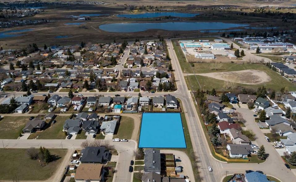 346 Parkview Estate, Strathmore, AB for sale - Aerial - Image 3 of 10