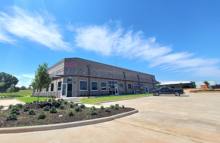 2517 N Frazier St, Conroe, TX for lease - Building Photo - Image 2 of 3