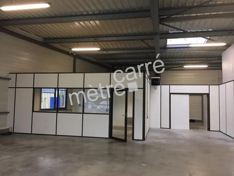 Flex in Carquefou for lease - Building Photo - Image 2 of 4