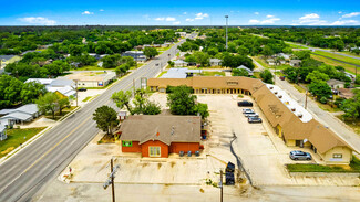 More details for 300 N Teel Dr, Devine, TX - Retail for Lease