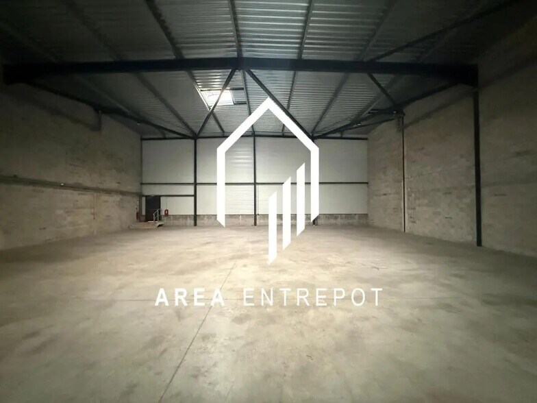 Flex in Aix-en-Provence for lease - Interior Photo - Image 1 of 8