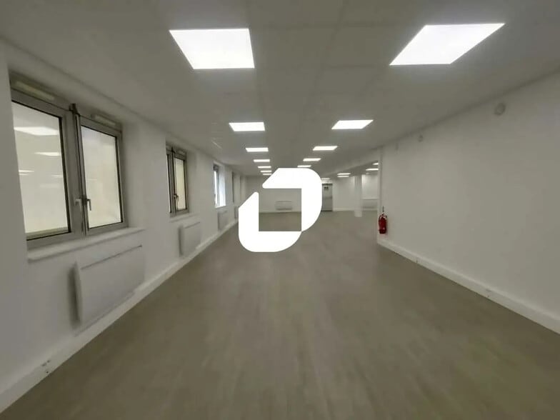 7 Rue Jean Mermoz, Versailles for lease - Building Photo - Image 3 of 6