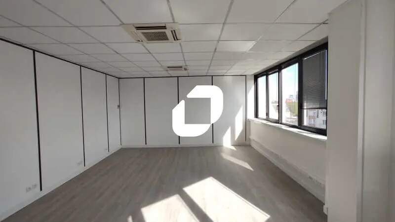 Office in Le Kremlin-Bicêtre for lease - Interior Photo - Image 1 of 8
