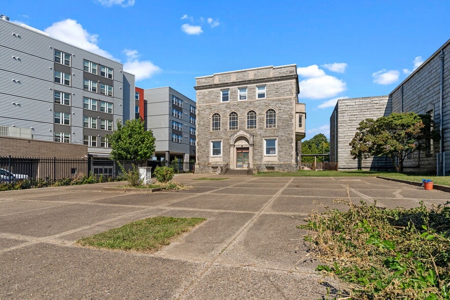 5520 Harbison Ave, Philadelphia, PA for sale - Building Photo - Image 3 of 24