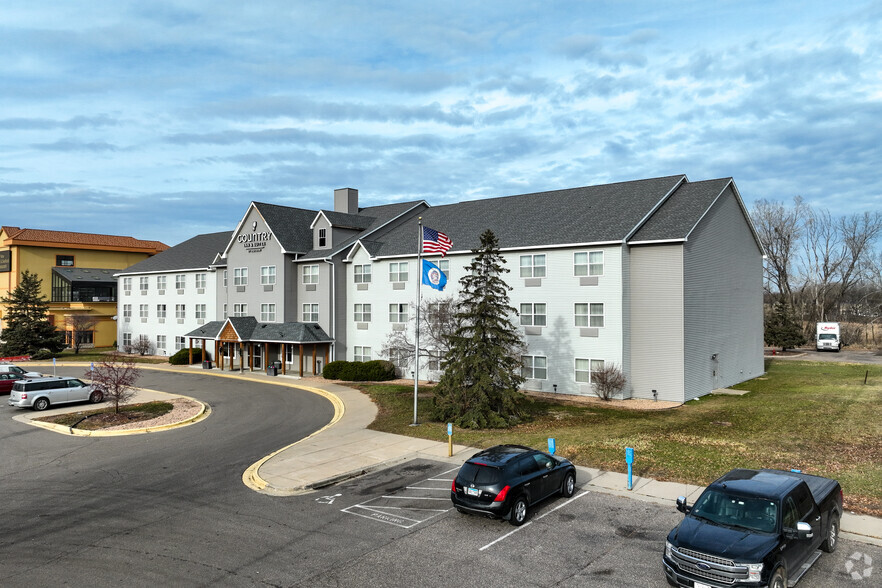 2550 Freeway Blvd, Brooklyn Center, MN for sale - Building Photo - Image 1 of 1