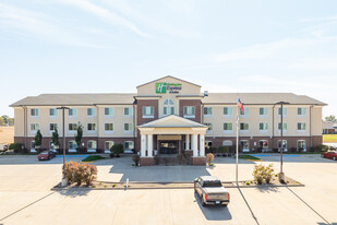 Holiday Inn Express & Suites Nevada - Motel